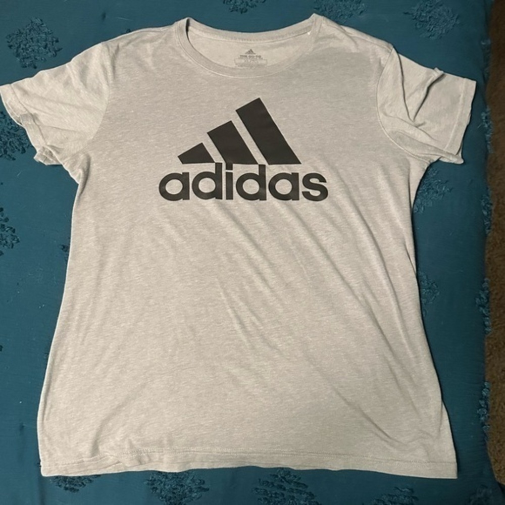 Adidas “go to” performance tee women’s sz XL gray